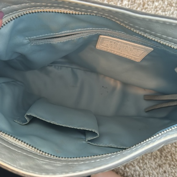 Silver Coach shoulder bag with strap included - Picture 6 of 7